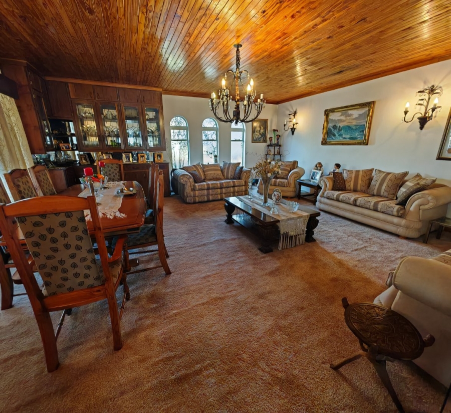 6 Bedroom Property for Sale in Heuwelsig Free State
